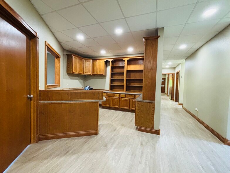 More Photos Of 1629 Harding Blvd, Cotter Medical For Sale