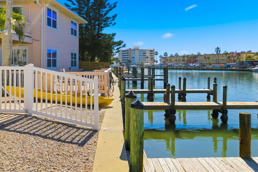 More Photos Of 9022 Midnight Pass Rd, Sarasota Apartments For Sale