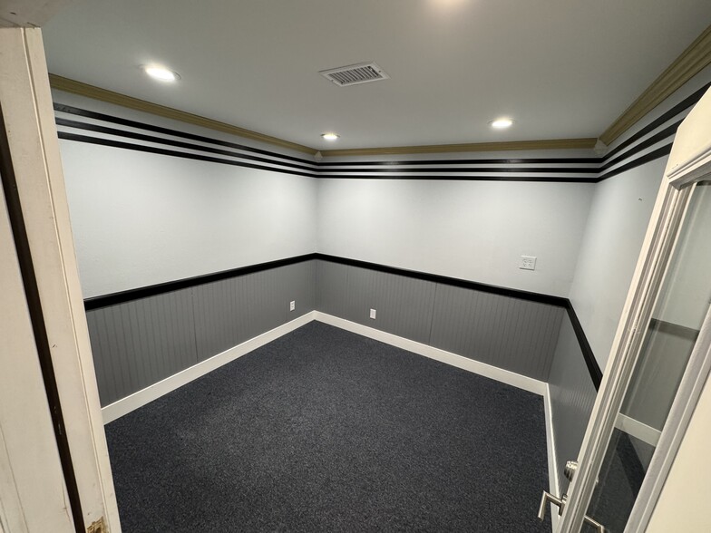 More Photos Of 721 Bulverde Rd, Bulverde Freestanding For Lease