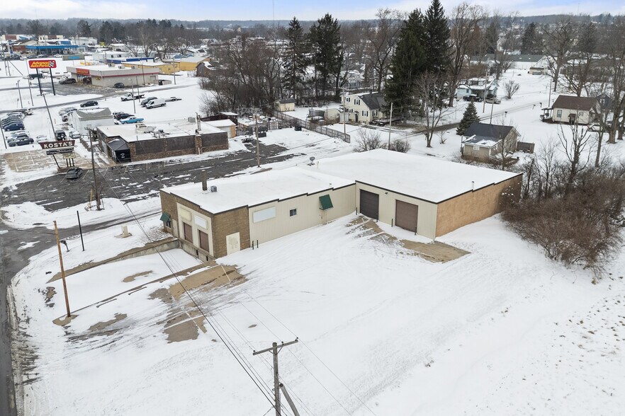 More Photos Of 922 W Fourth St, Mansfield Warehouse For Lease