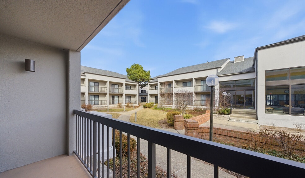 More Photos Of 800 Lake Cook Rd, Deerfield Hotel For Sale