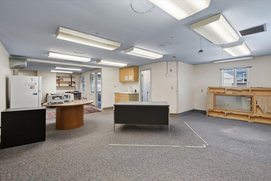More Photos Of 10310 Aurora Ave N, Seattle Warehouse For Sale