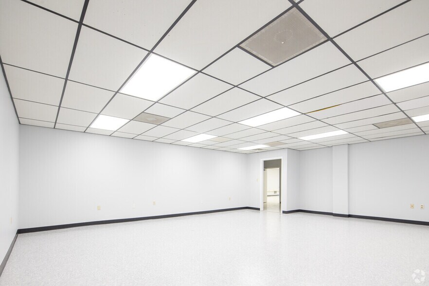 More Photos Of 1535 N Cogswell St, Rockledge Warehouse For Lease