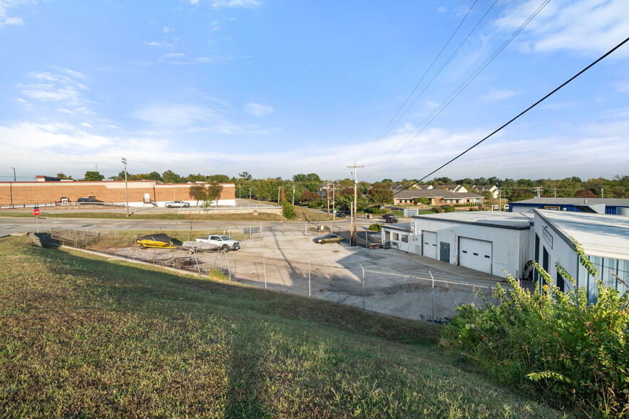 More Photos Of 875 Friedens Rd, Saint Charles Service For Sale