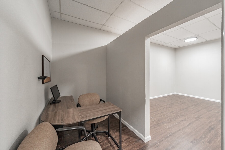 More Photos Of 7235 Glenview Dr, Richland Hills Office For Sale