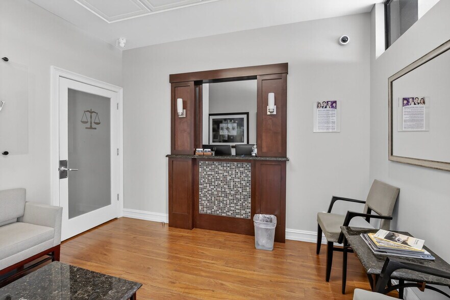 More Photos Of 100 SE 6th St, Fort Lauderdale Office For Lease