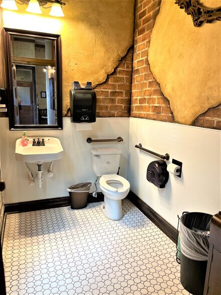 More Photos Of 101 S Fannin St, Rockwall Office For Lease