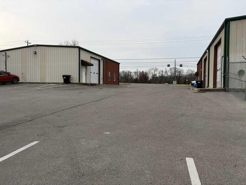 More Photos Of 1354 W College St, Murfreesboro Flex For Lease