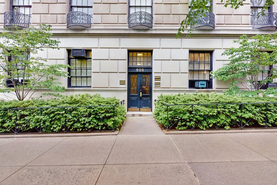 Primary Photo Of 905 5th Ave, New York Apartments For Sale