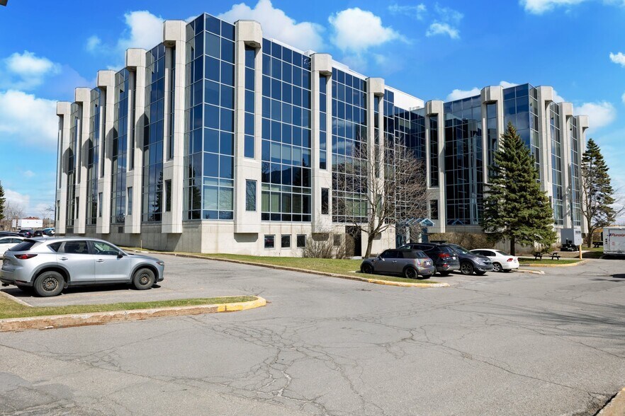 More Photos Of 9900 Boul Cavendish, Montréal Office Residential For Lease