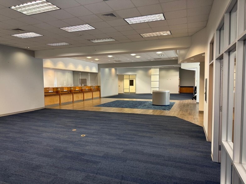 More Photos Of 1855 W Bay Area Blvd, Webster Bank For Lease