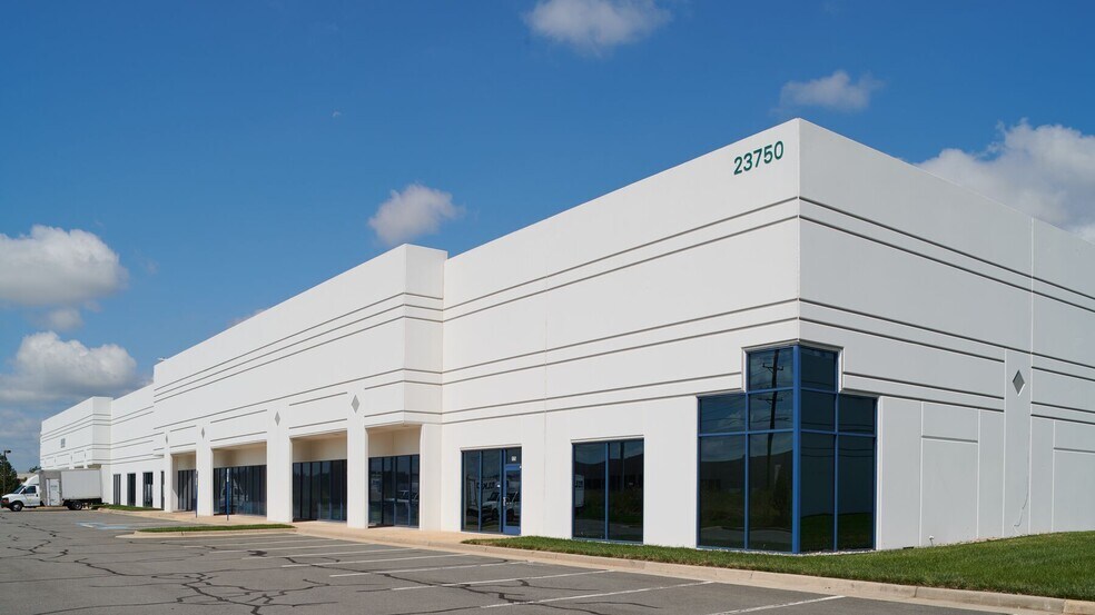 More Photos Of 23750 Pebble Run Dr, Sterling Warehouse For Lease