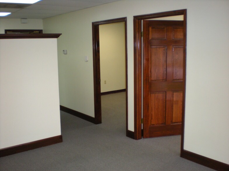 More Photos Of 6808-6832 Hanging Moss Rd, Orlando Showroom For Lease