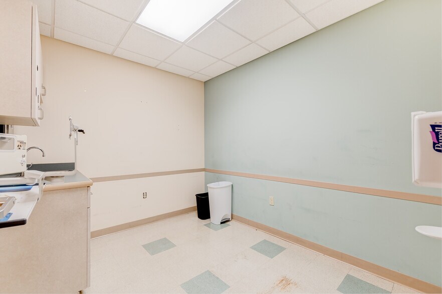 More Photos Of 860 NW Washington Blvd, Hamilton Medical For Lease