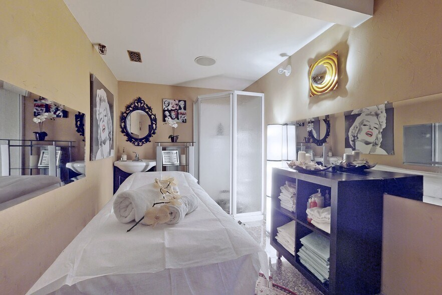 More Photos Of 4801 Keele St, Toronto Warehouse For Sale