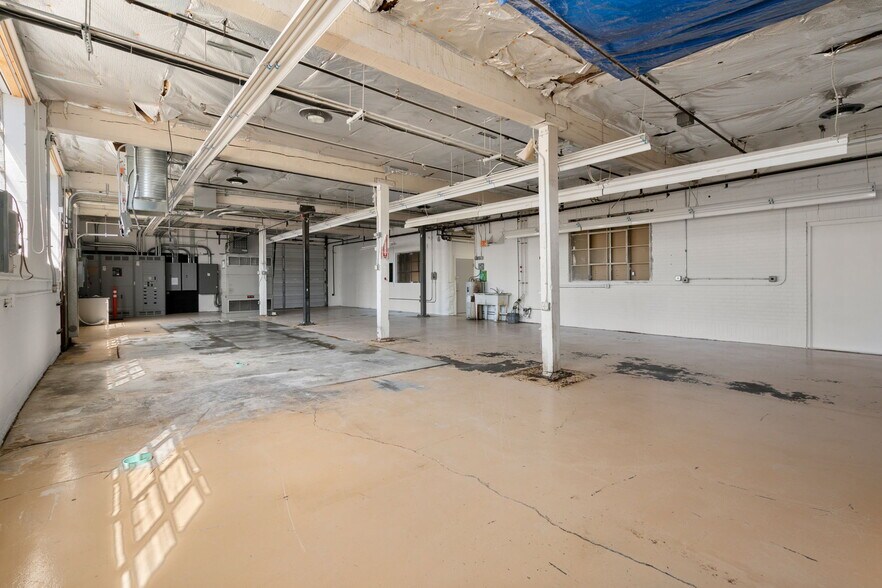 More Photos Of 109 Talcott Rd, West Hartford Manufacturing For Sale