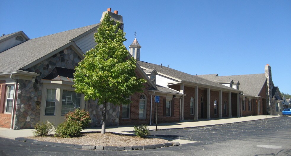 More Photos Of 45445 Mound Rd, Shelby Township Office For Lease