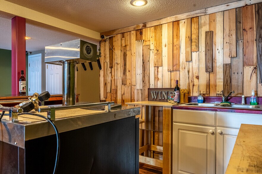 More Photos Of 620 Cherokee St, Leavenworth Storefront Retail Office For Sale