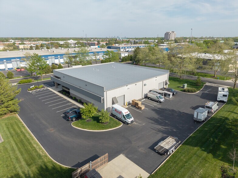 More Photos Of 3737-3757 Parkway Ln, Hilliard Showroom For Lease