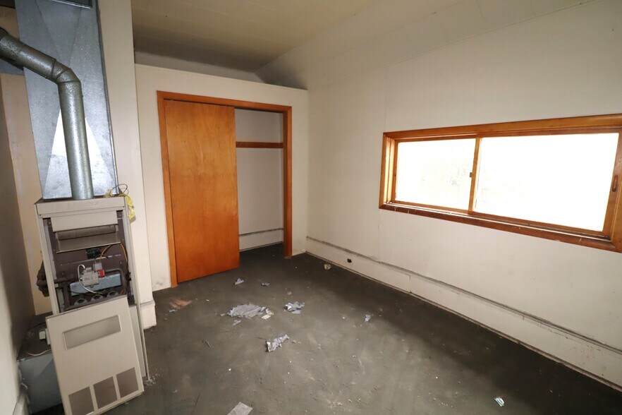 More Photos Of 522 Sanborn Ave, Ashland Storefront Retail Residential For Sale