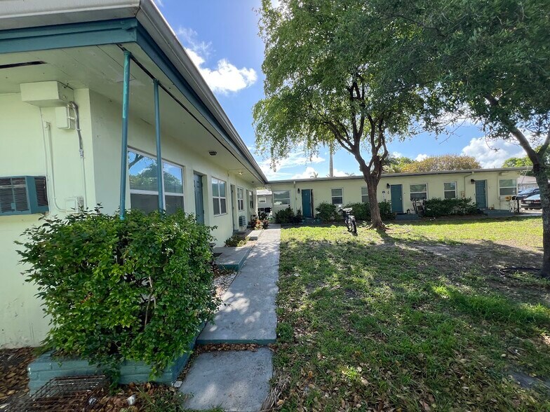 More Photos Of 705-713 NE 3rd St, Hallandale Beach Apartments For Sale