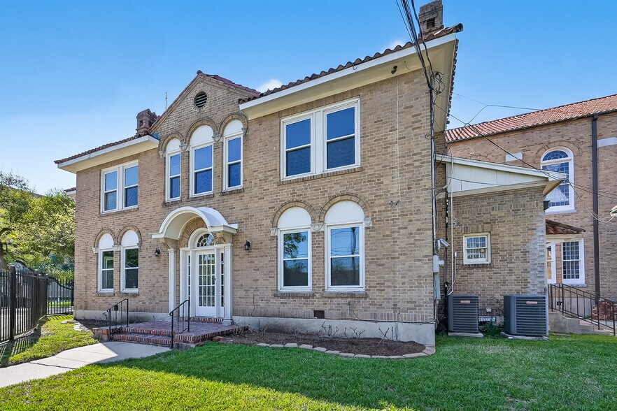 More Photos Of 3410 Austin St, Houston Office Residential For Lease