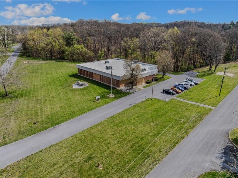 More Photos Of 204 Sand Mine Rd, Berkeley Springs Flex For Sale