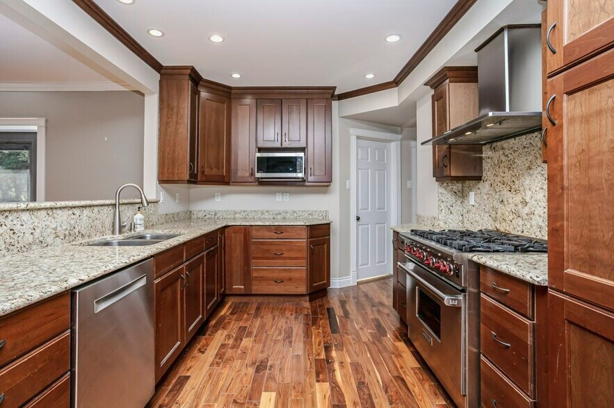 More Photos Of 9119 117 St NW, Edmonton Apartments For Sale