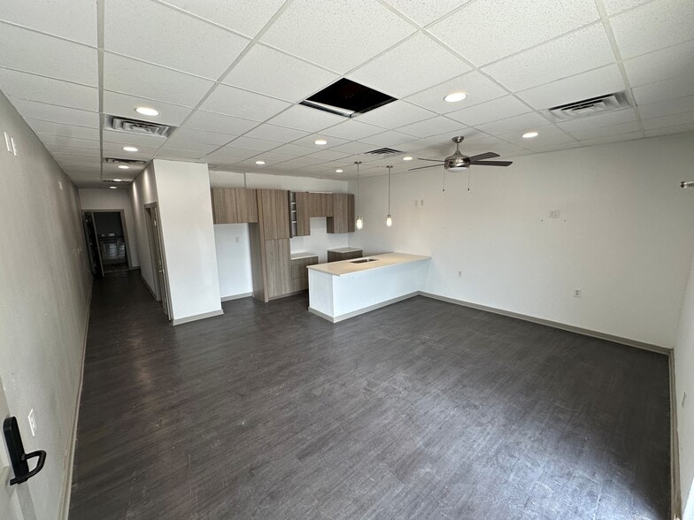 More Photos Of 403 N Guadalupe St, San Marcos General Retail For Lease