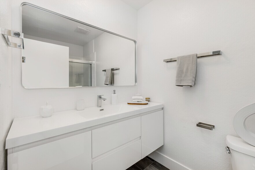 More Photos Of 1749 Bentley Ave, Los Angeles Apartments For Sale
