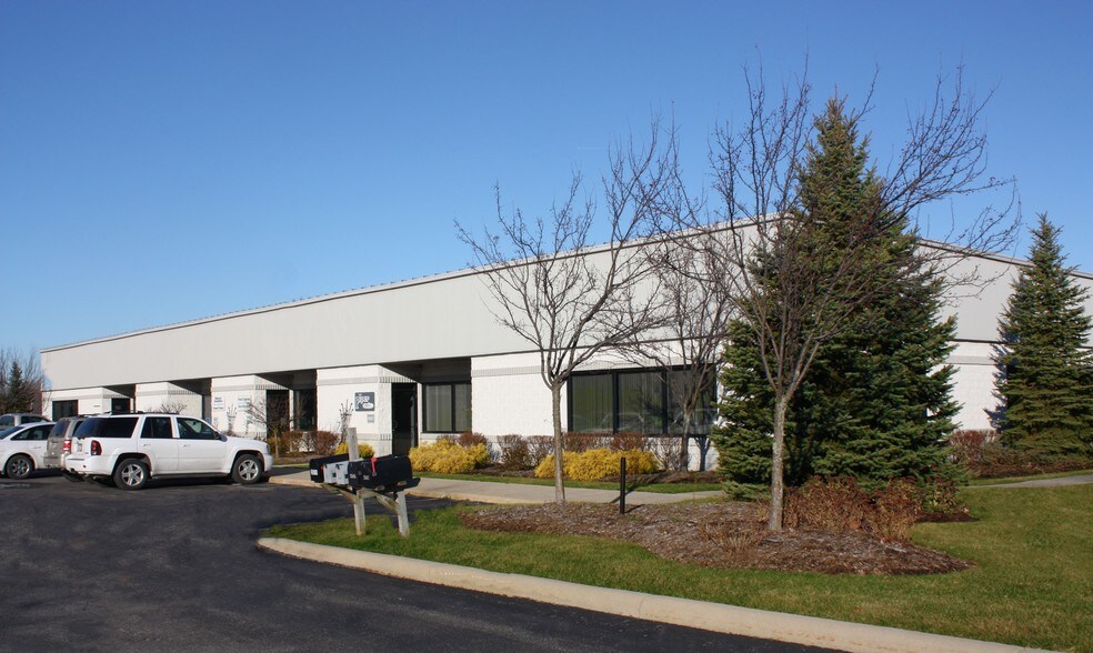 More Photos Of 2557-2571 Center Rd, Hinckley Warehouse For Lease