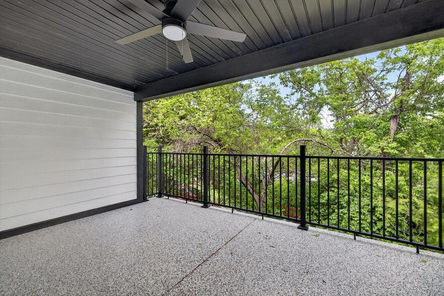 More Photos Of 326 N Jefferson St, Bloomington Apartments For Sale