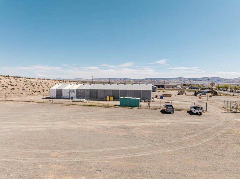 More Photos Of 824 Poplar St, Carlin Industrial For Sale
