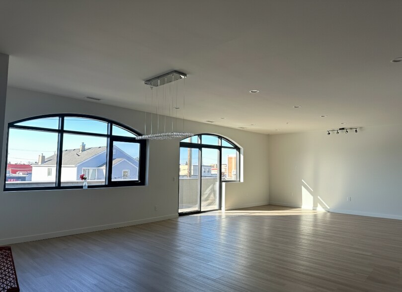 More Photos Of 10644-10646 97 St NW, Edmonton Storefront For Sale