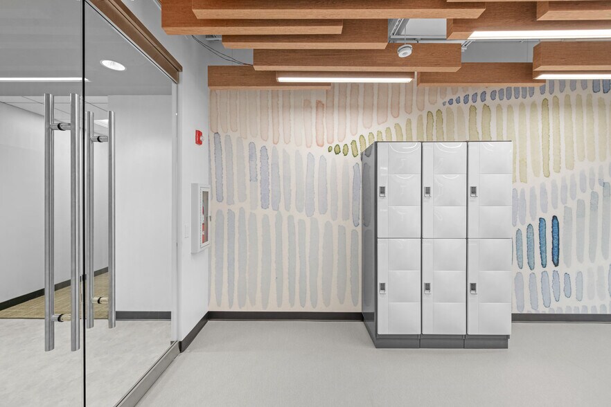 More Photos Of 650 Dundee Rd, Northbrook Office For Lease