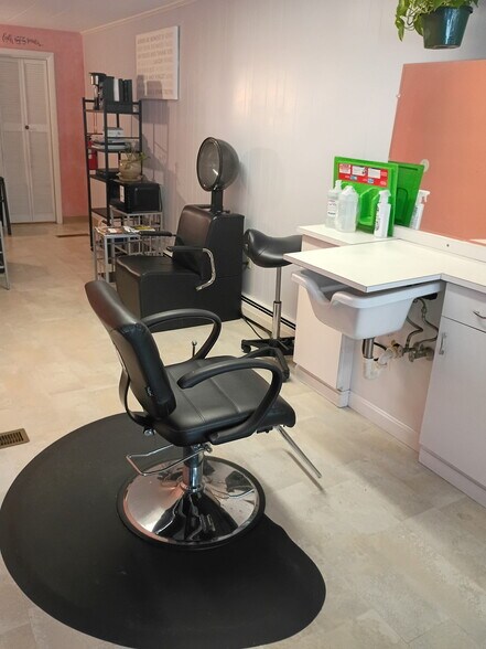 More Photos Of 89 Allds St, Nashua Convenience Store For Lease