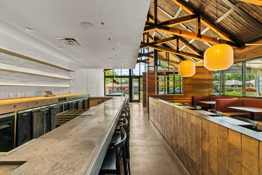 More Photos Of 2708 E Cesar Chavez St, Austin Restaurant For Sale
