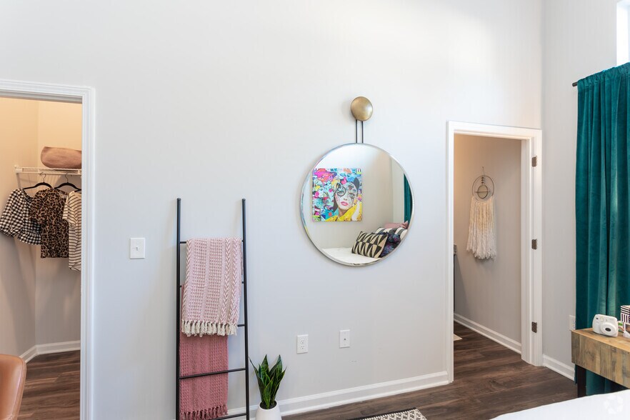 More Photos Of 306 E 10TH St, Greenville Apartments For Lease