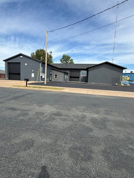 More Photos Of 2318 Ridge Rd, Eau Claire Warehouse For Lease