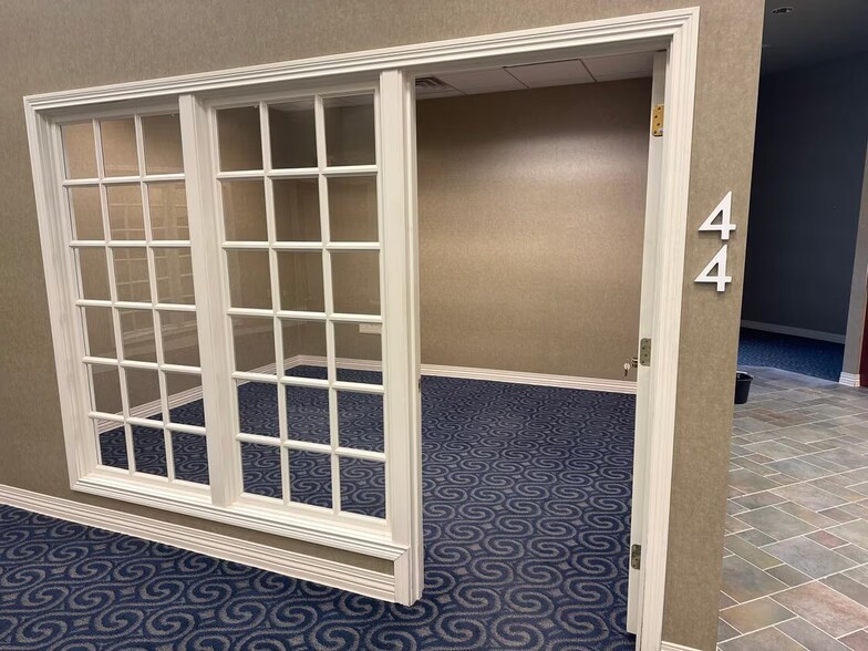 More Photos Of 2100 S Illinois St, Belleville Coworking Space