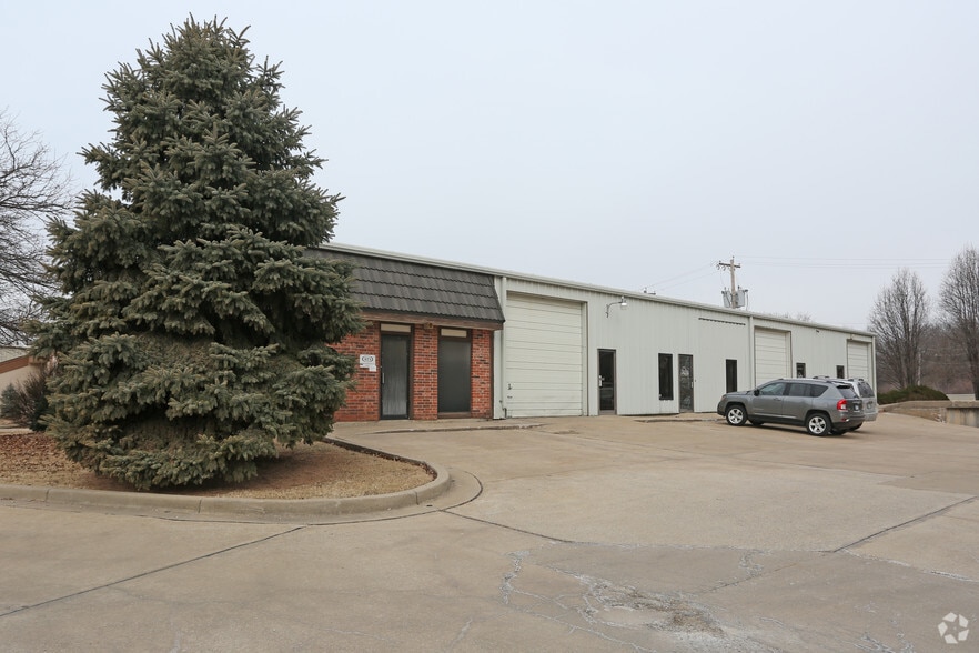 More Photos Of 2012 E Prairie Cir, Olathe Warehouse For Lease