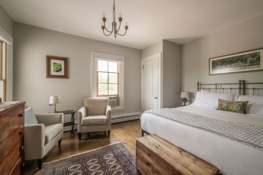 More Photos Of 102 Main St, Jefferson Hotel For Sale