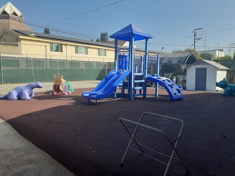 More Photos Of 5840 La Tijera Blvd, Los Angeles Schools For Lease