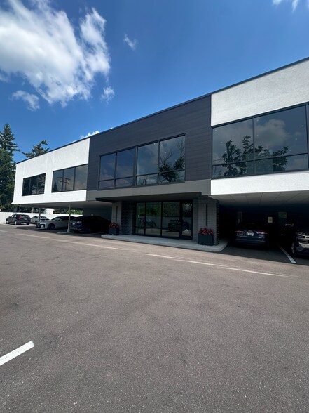 More Photos Of 189 E Big Beaver Rd, Troy Office For Sale