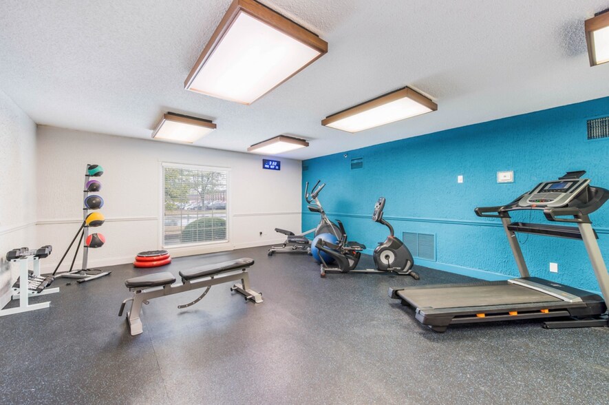 More Photos Of 11349 Reed Hartman Hwy, Cincinnati Hotel For Sale