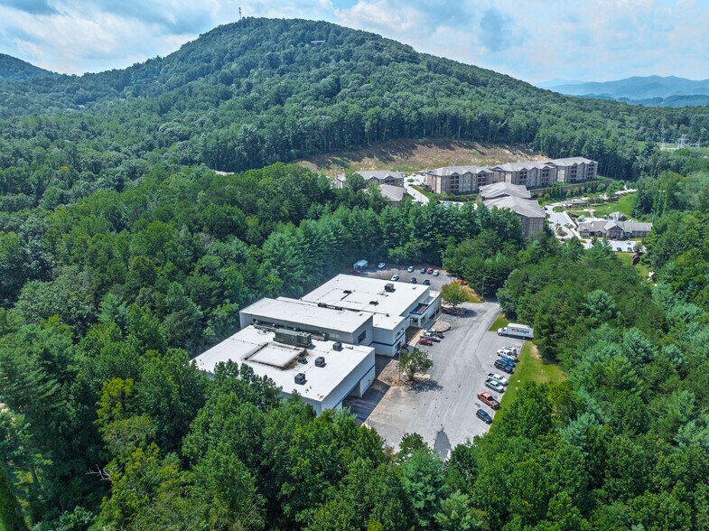 More Photos Of 230 Sardis Rd, Asheville Distribution For Sale