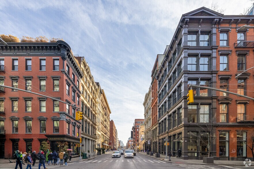 More Photos Of 423 Broome St, New York Apartments For Lease