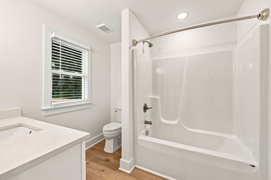 More Photos Of 112 Buckroe Ave, Hampton Storefront Retail Residential For Sale