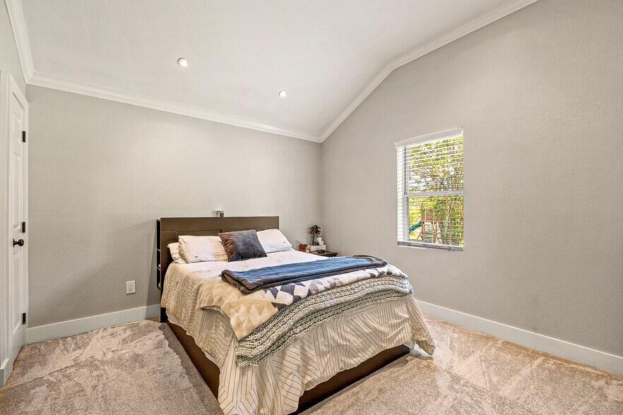 More Photos Of 5110 Treaschwig Rd, Spring Specialty For Sale