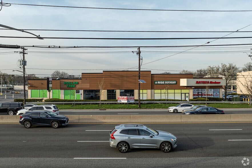 More Photos Of 145 E State Rt 4, Paramus Storefront For Lease